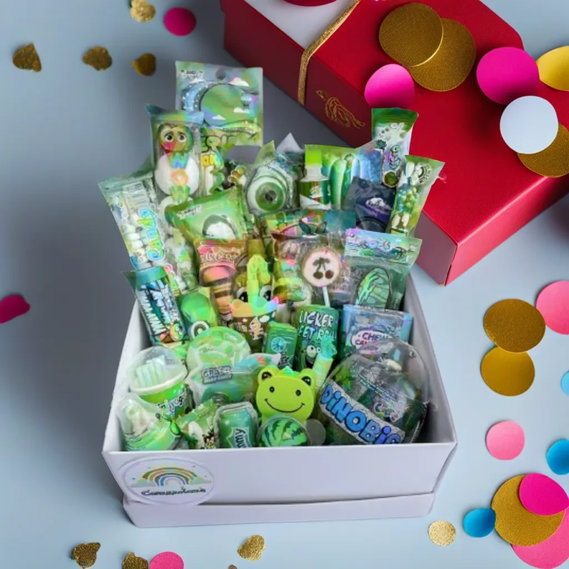 Зелений бокс із солодощами для дитини, Подарунок малюку на свято, Набір для ласунчика