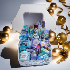 Набір яскравих частування для хлопчика, Дитячий солодкий подарунок з сюрпризом, Бокс з солодощами