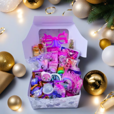 Бокс подарунок для дівчинки, Солодкий подарунок дівчинці, Коробка з солодощами та іграшкою, Оригінальний подарунок
