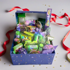 Солодкий бокс з яйцем динозавра, Подарунковий солодкий бокс дитині, Коробка цукерок для дитини