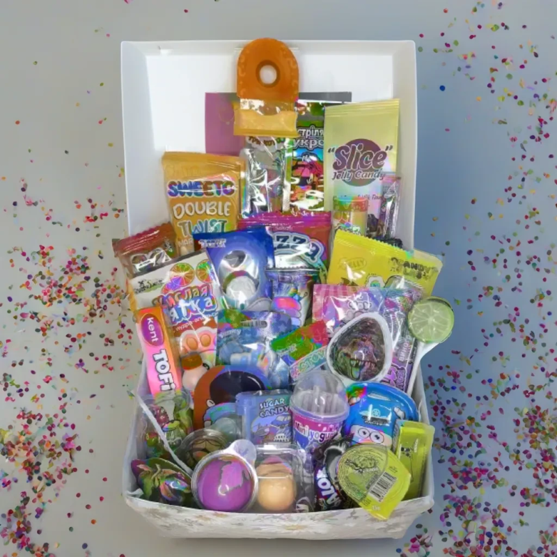 Солодощі для дітей на свято Світ Бокс, Подарунок для дитини на день народження з іграшкою