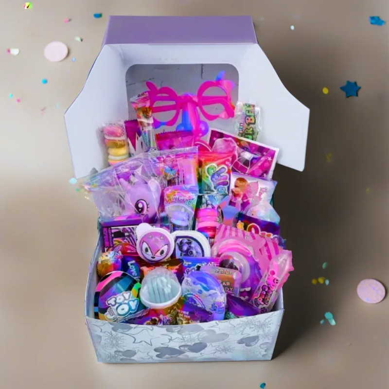Сюрприз для дівчинки, Подарунковий набір на день народження, Солодощі на свято дитині, Бокс з цукерками та іграшкою