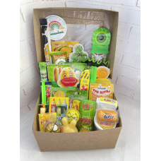 Коробка яскравих частування хлопчику, Дитячий солодкий подарунок, Бокс із солодощами жовто-зелений