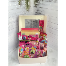 Подарункова коробка з цукерками та флоксовою іграшкою, Солодкий бокс для дитини