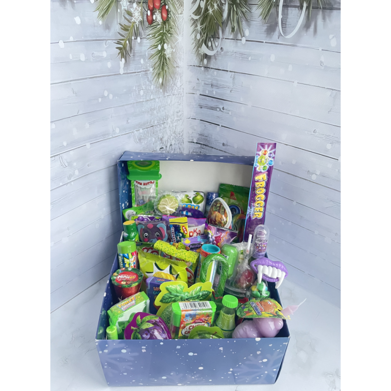 Подарункова коробка з іграшкою для хлопчика, Солодкий бокс хлопчику, Подарунок дитині