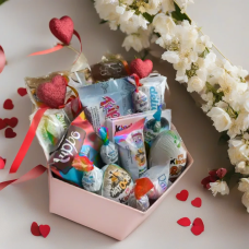 Солодкий романтичний бокс для коханої, Сюрприз на День закоханих, Подарунок на 8 березня