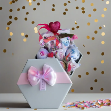 Солодкий сюрприз на день народження дівчині, Приємний подарунок для коханої, Оригінальне привітання з 8 березня