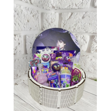 Оригінальний подарунок Венсдей Аддамс для дівчинки, Незвичайний презент на іменини, Набір солодощів з сюрпризом