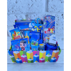 Солодкий подарунок з різними смакота, Подарунковий бокс з канцелярією