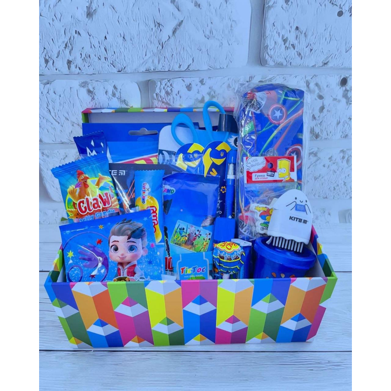 Солодкий подарунок з різними смакота, Подарунковий бокс з канцелярією