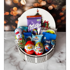 Новорічний набір солодощів красива подарункова коробка цукерок та шоколадок.