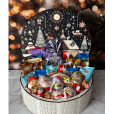 Набір солодощів красива подарункова коробка цукерок та шоколадок новорічний подарунок для дитини.