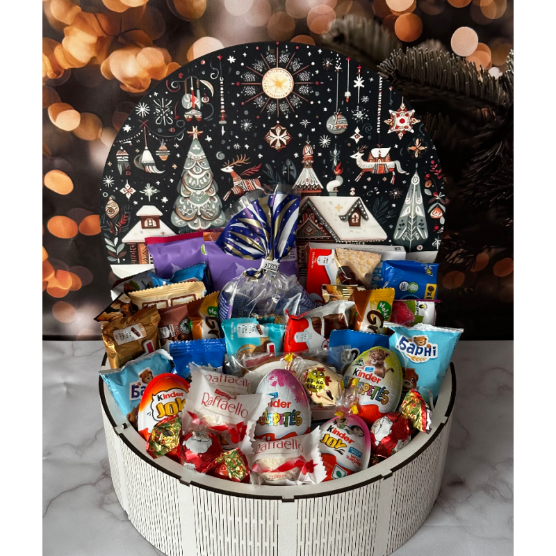 Набір солодощів красива подарункова коробка цукерок та шоколадок новорічний подарунок для дитини. Набір солодощів красива подарункова коробка цукерок та шоколадок новорічний подарунок для дитини.