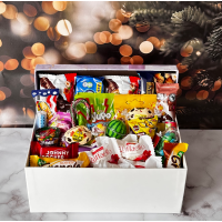 Дитячий набір солодощів красива подарункова коробка цукерок та шоколадок