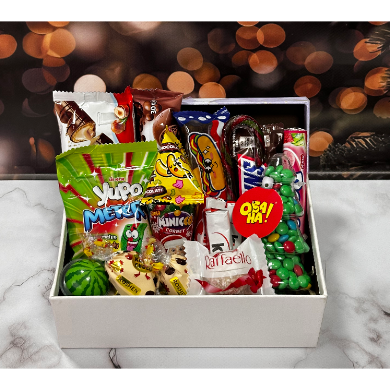 Солодкий набір цукерок красива подарункова коробка цукерок та шоколадокна 8 березня Солодкий набір цукерок красива подарункова коробка цукерок та шоколадокна 8 березня