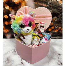 Набір цукерок з іграшкою коробки у вигляді серця подарунковий набір солодощів для дитини