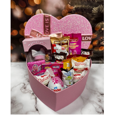 Набір цукерок з іграшкою коробки у вигляді серця подарунковий набір солодощів для дитини