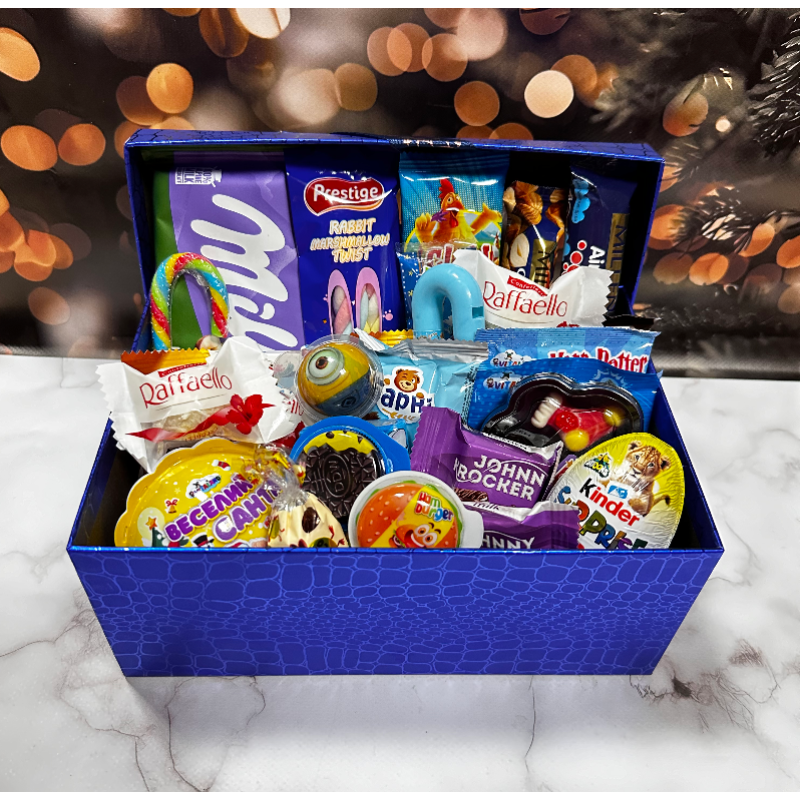 Солодкий набір цукерок красива подарункова коробка цукерок та шоколадок на 8 березня для коханої Солодкий набір цукерок красива подарункова коробка цукерок та шоколадок на 8 березня для коханої