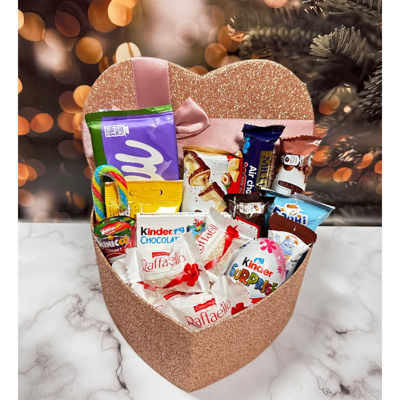 Набір цукерок коробки у вигляді серця подарунковий набір солодощів для дитини Набір цукерок коробки у вигляді серця подарунковий набір солодощів для дитини