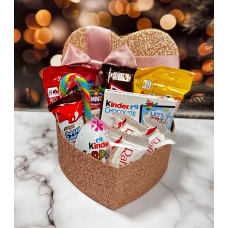 Подарунковий набір цукерок коробки у вигляді серця новорічний набір солодощів.