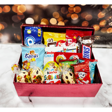 Бокс на 8 березня набір цукерок красива подарункова коробка цукерок та шоколадок для дітей