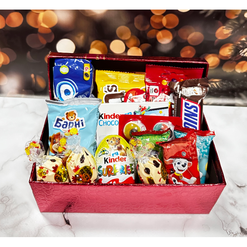 Бокс на 8 березня набір цукерок красива подарункова коробка цукерок та шоколадок для дітей Бокс на 8 березня набір цукерок красива подарункова коробка цукерок та шоколадок для дітей