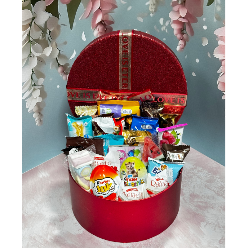 Подарунковий набір цукерок коробка Love is набір солодощів на подарунок близькій людині Подарунковий набір цукерок коробка Love is набір солодощів на подарунок близькій людині