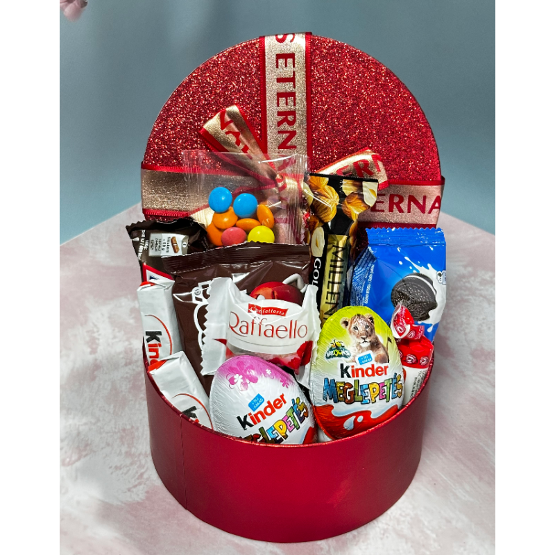 Солодкий бокс у красивій коробочці Love is набір солодощів на подарунок близькій людині 16*16*7см Солодкий бокс у красивій коробочці Love is набір солодощів на подарунок близькій людині 16*16*7см