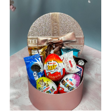 Набір цукерок набір солодощів на подарунок близькій людині коробка Love is солодкий бокс