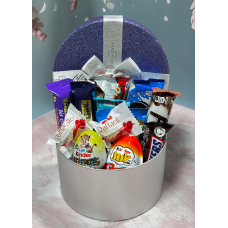 Бокс солодощів коробка Love is набір солодощів на подарунок коханій людині 21*14*8 см