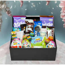 Набір цукерок подарунковий в барвистий упаковці набір солодощів на подарунок коханій людині 23*16*10