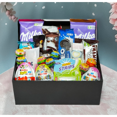 Подарунковий набір цукерок у барвистому пакуванні красивий бокс на подарунок 21*14*8