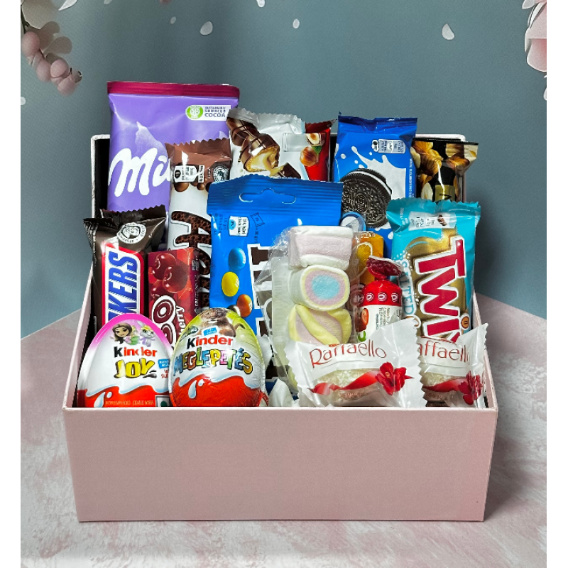 Солодкий бокс на подарунок в барвистій упаковці набір цукерок 21*14*8 см солодкий подарунок близьким Солодкий бокс на подарунок в барвистій упаковці набір цукерок 21*14*8 см солодкий подарунок близьким