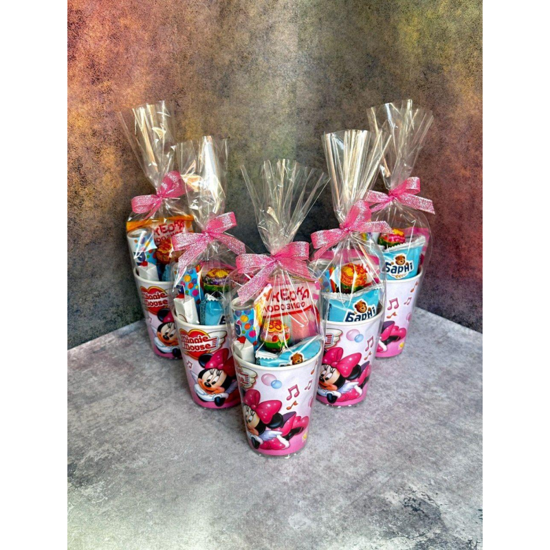 Подарунковий стакан для дитини, набір цукерок