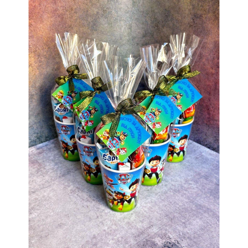 Подарунковий стакан для дитини, набір цукерок
