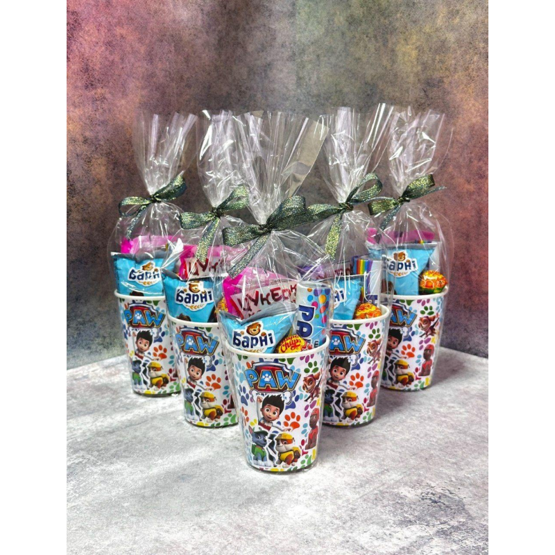 Солодка склянка для дітей, смачні подарунки на свято