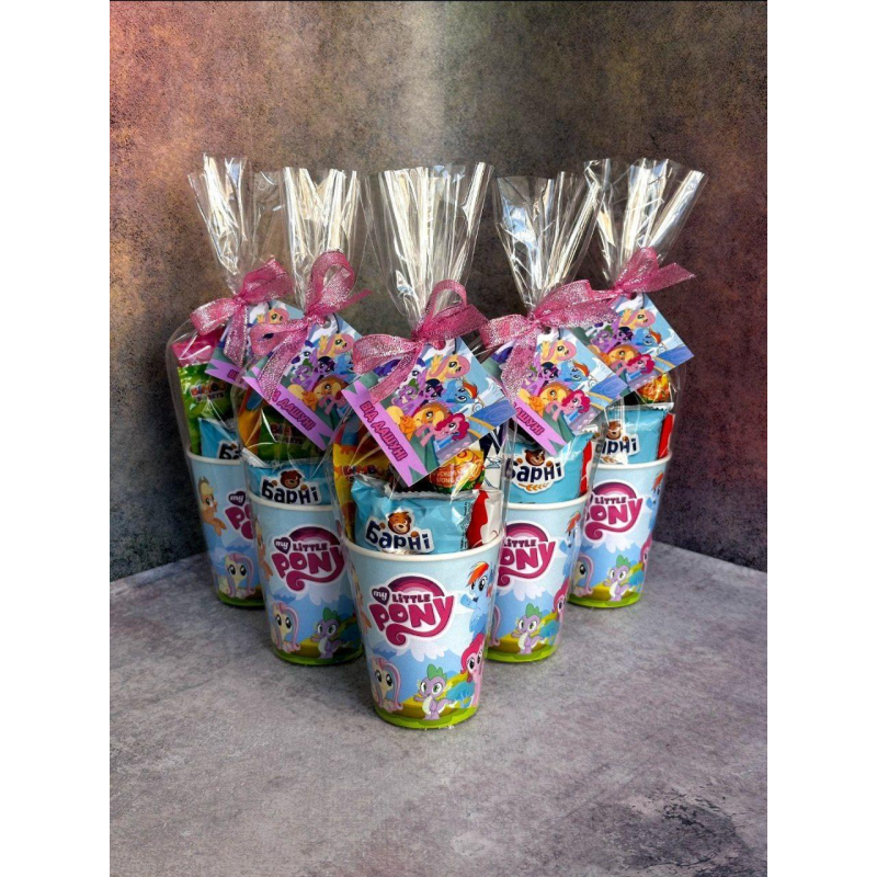 Солодка склянка для дітей, смачні подарунки на свято