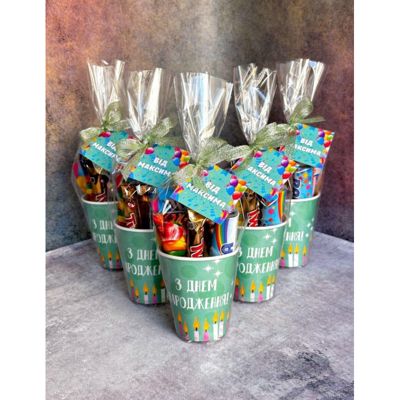 Солодка склянка для дітей, подарунок дитині з солодощів на день народження.