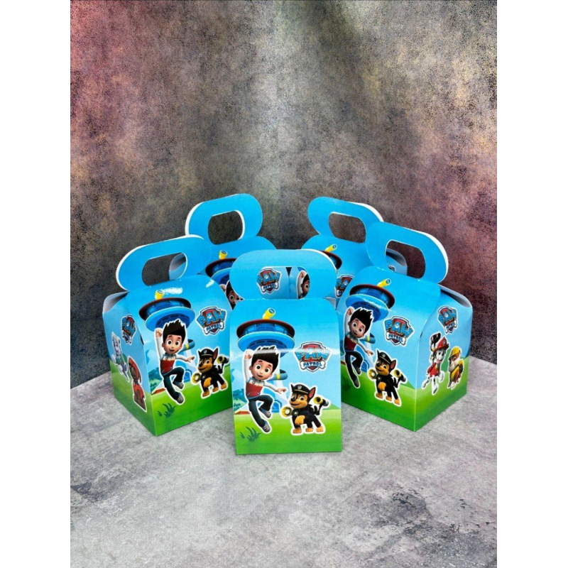 Подарункові коробочки дитині з солодощів