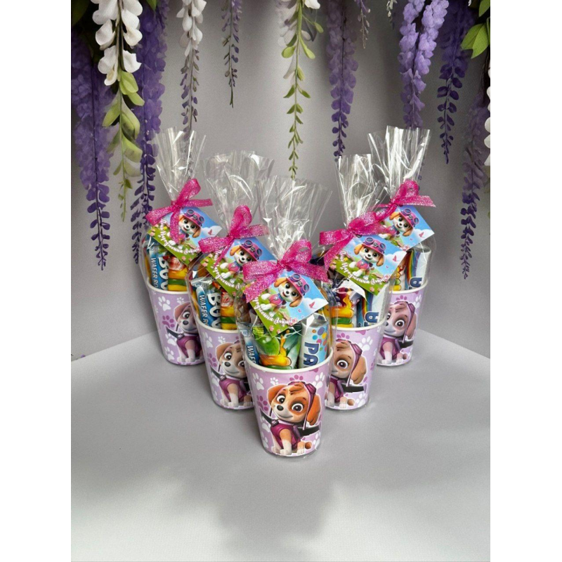 Солодкі склянки для дітей із цукерок.